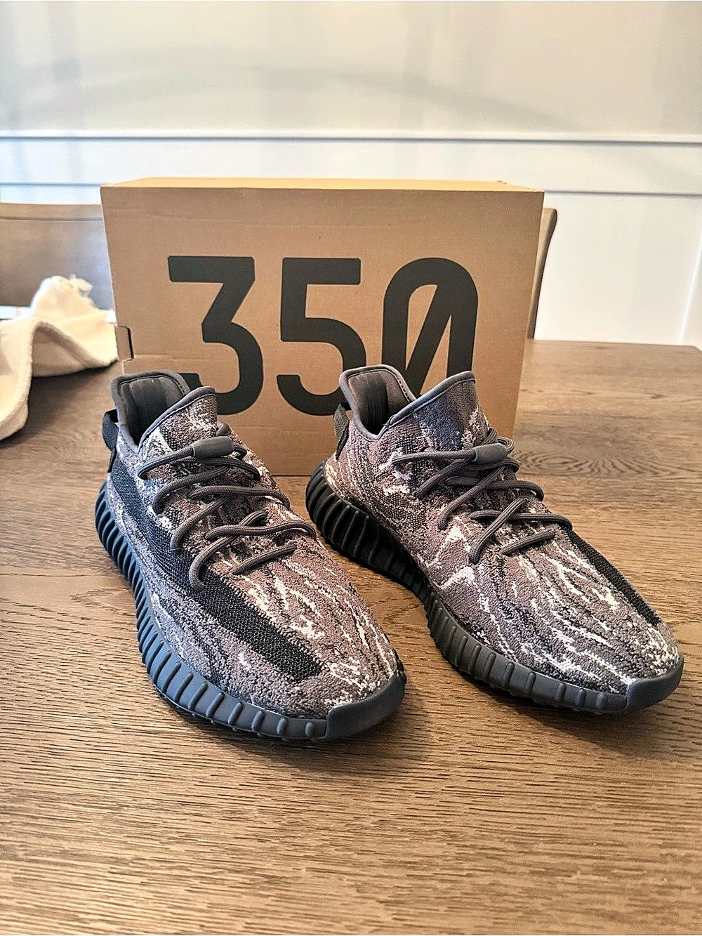 adidas Yeezy Boost 350 V2 Sneakers MX Dark Salt Gray & Black US 10.5 NWT
